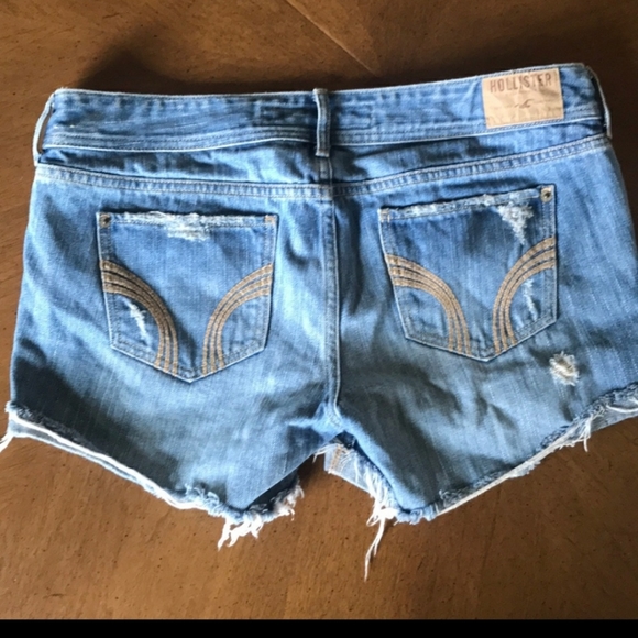 Hollister size 9 jean shorts - Picture 2 of 4
